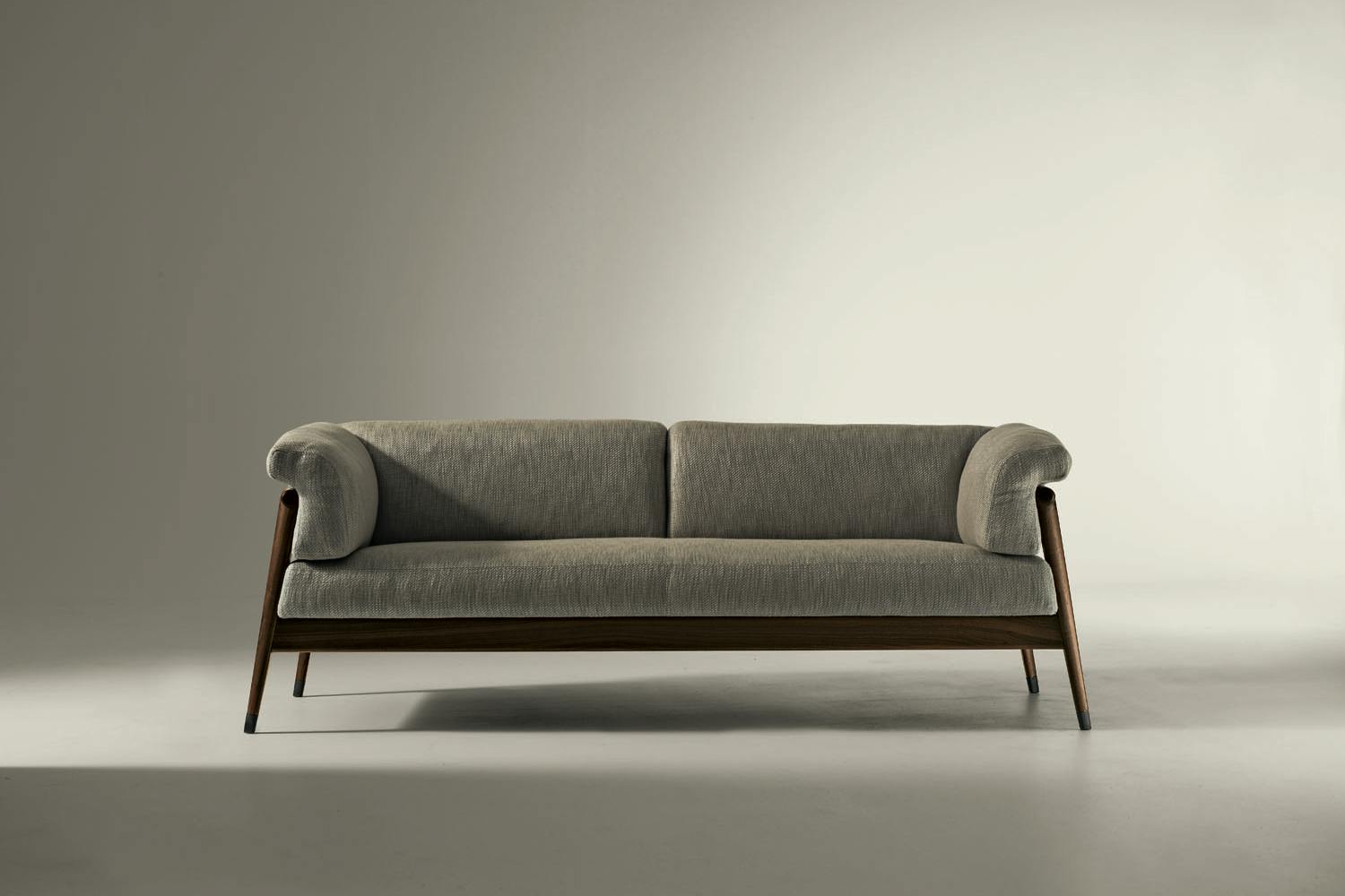Derby Sofa By Laura Silvestrini For Giorgetti E Furniture Derby Sofa By Laura Silvestrini For Giorgetti