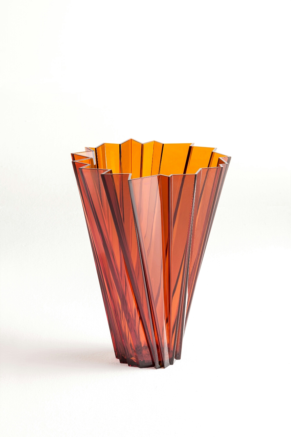 Shanghai Vase by Mario Bellini for Kartell | Space Furniture - 1000 x 1500 jpeg 67kB
