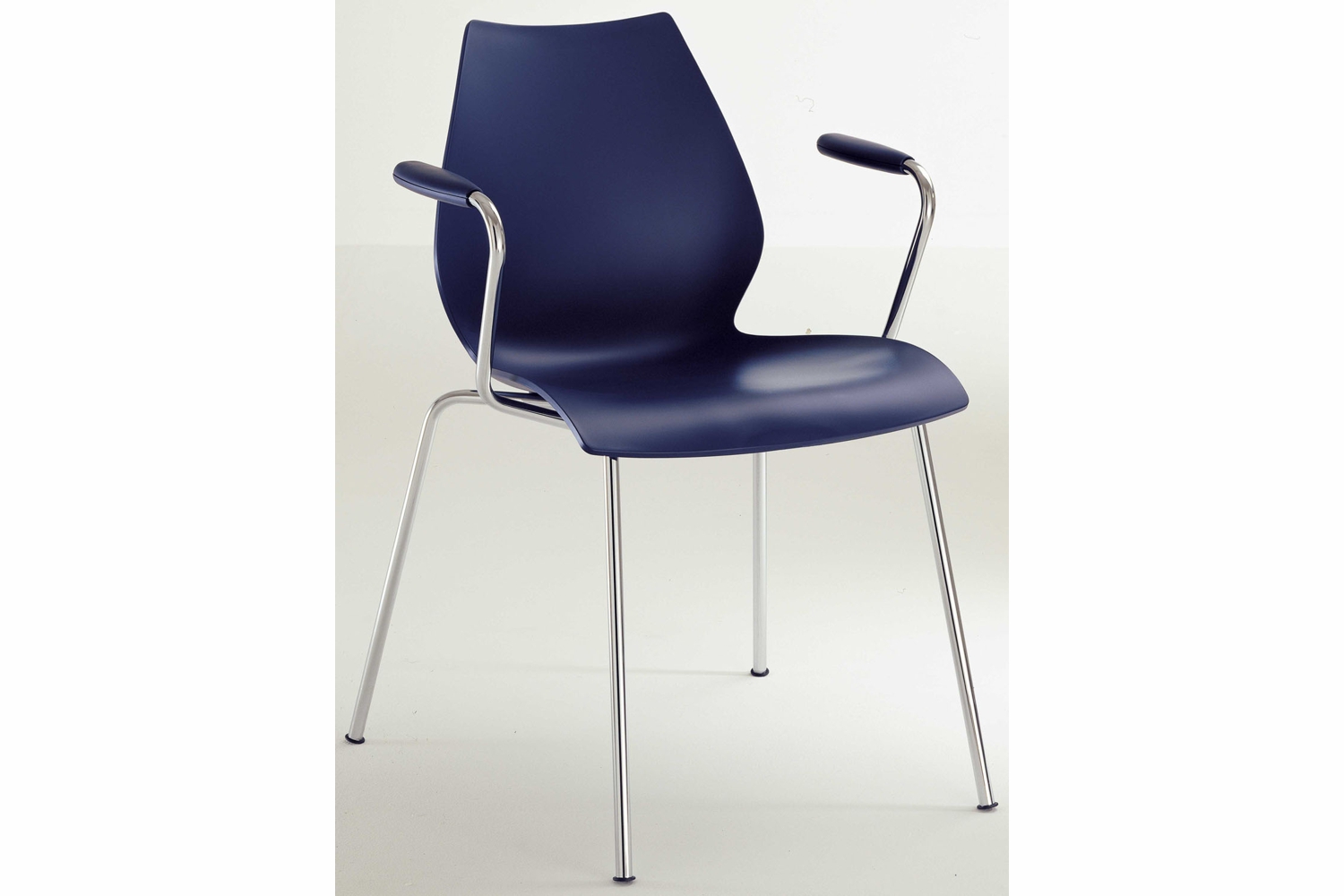 Maui Chair with Arms by Vico Magistretti for Kartell Space Furniture