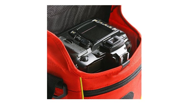 Vanguard Pampas II 22RD Camera Shoulder Bag - Red