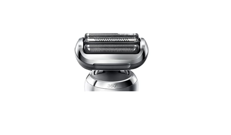 Braun Series 7 71-S4862cs Wet & Dry Shaver with Charging Stand and 1 attachment