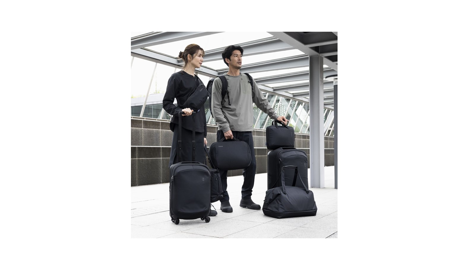 Thule Subterra 2 16-inch Laptop and Tablet Attache - Black (TSA416/BLK)_4